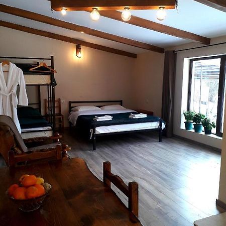 Holiday Home Borjomi ภายนอก รูปภาพ