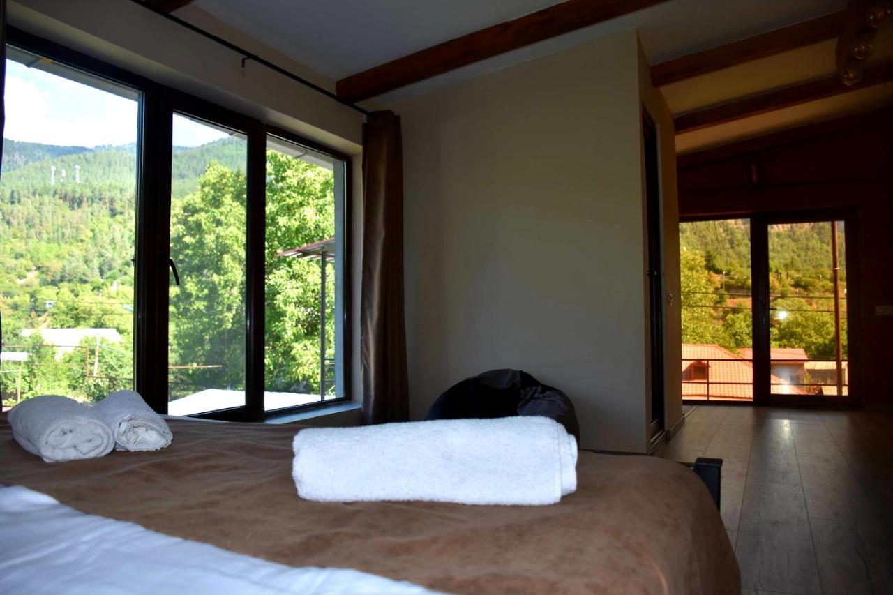 Holiday Home Borjomi ภายนอก รูปภาพ