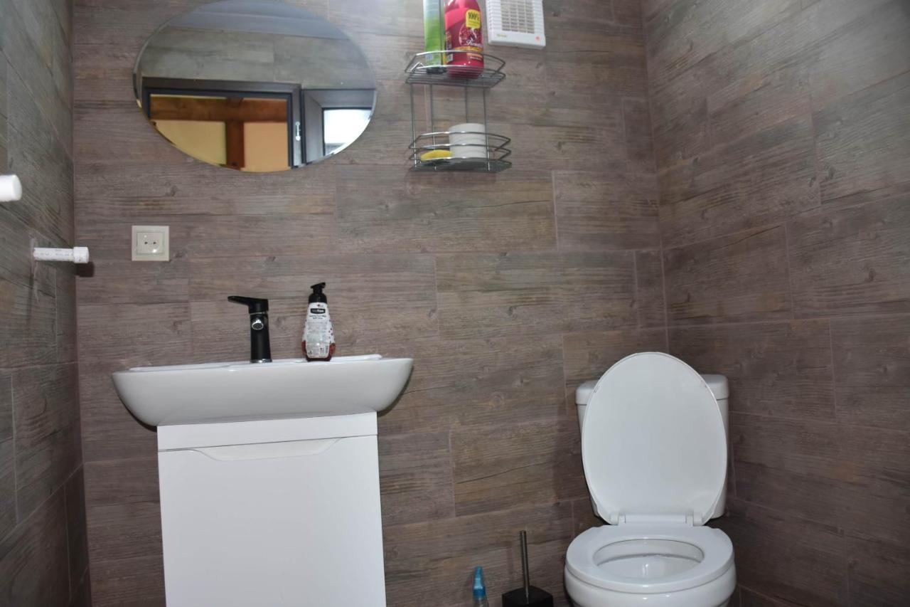 Holiday Home Borjomi ภายนอก รูปภาพ